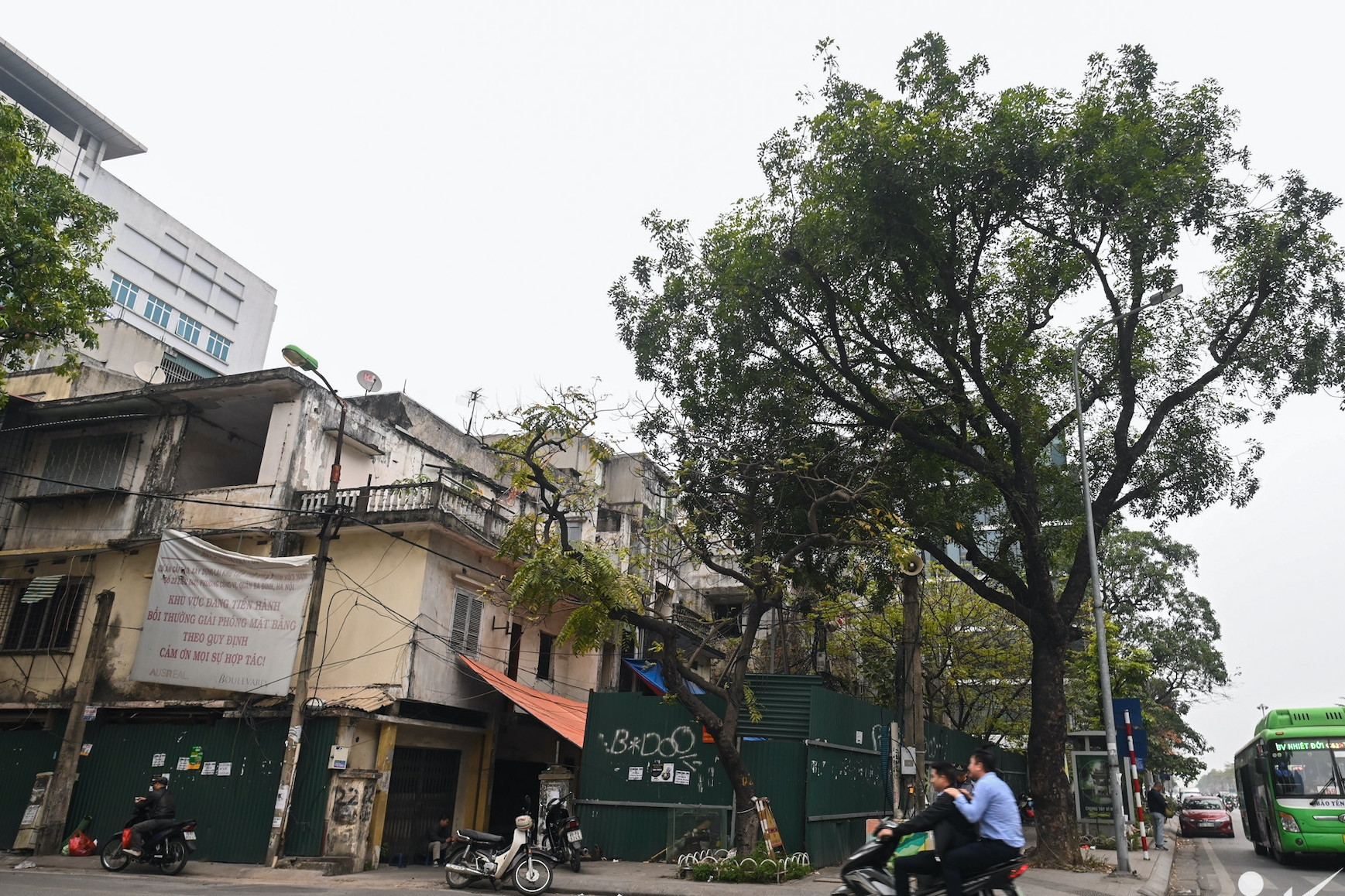 Phường Ngọc Hà sắp thu hồi 5ha đất; quy định mới về hợp thửa đất ở, đất vườn, ao