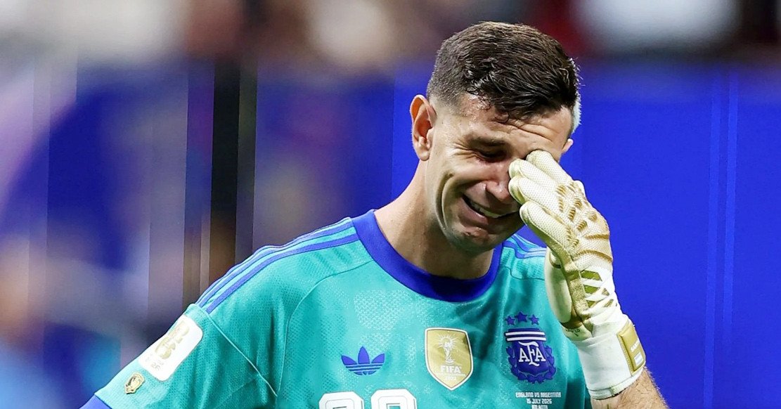Thủ môn Argentina gãy 1 ngón tay vẫn bắt chung kết World Cup