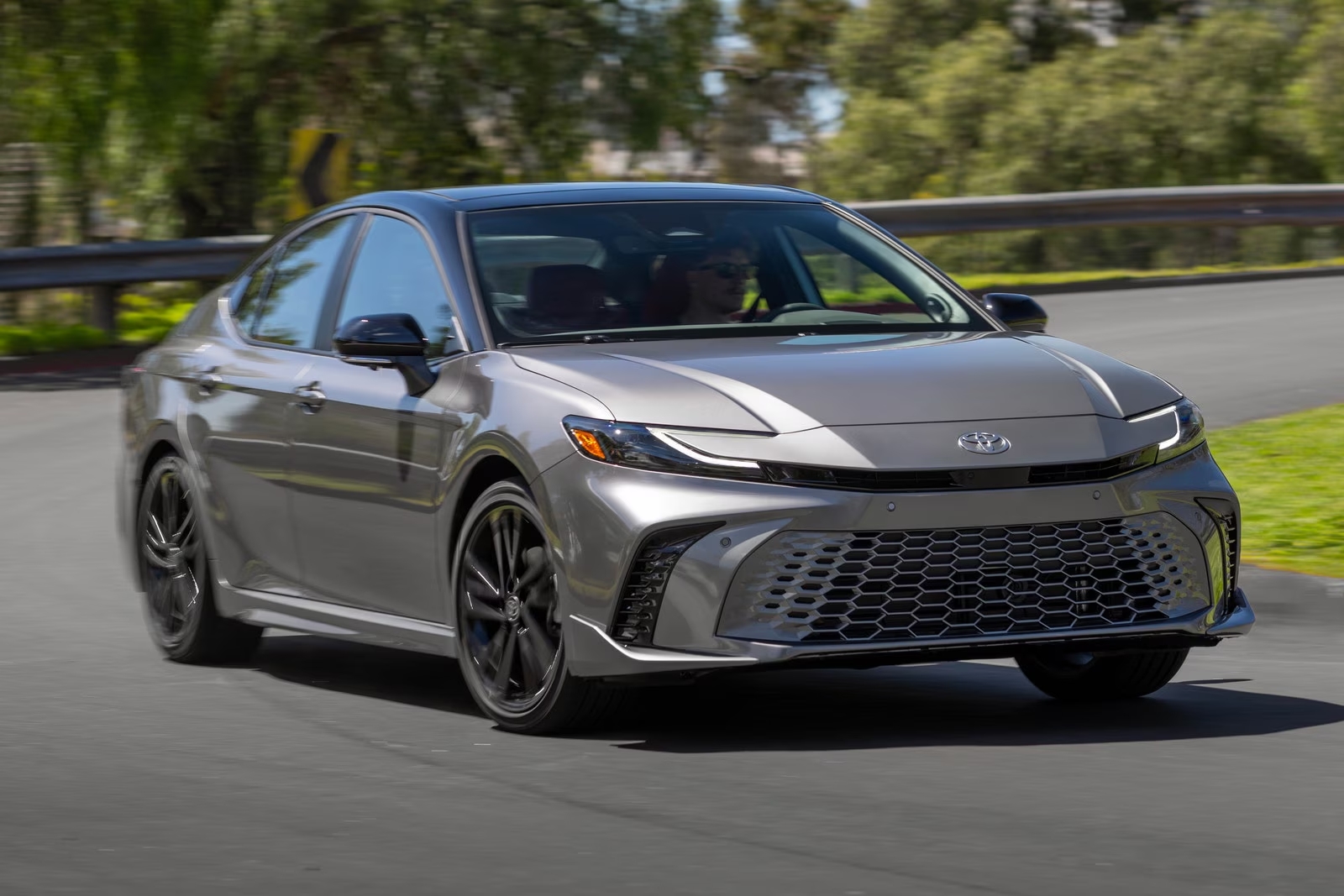 2025_Toyota_Camry_9_1600.avif