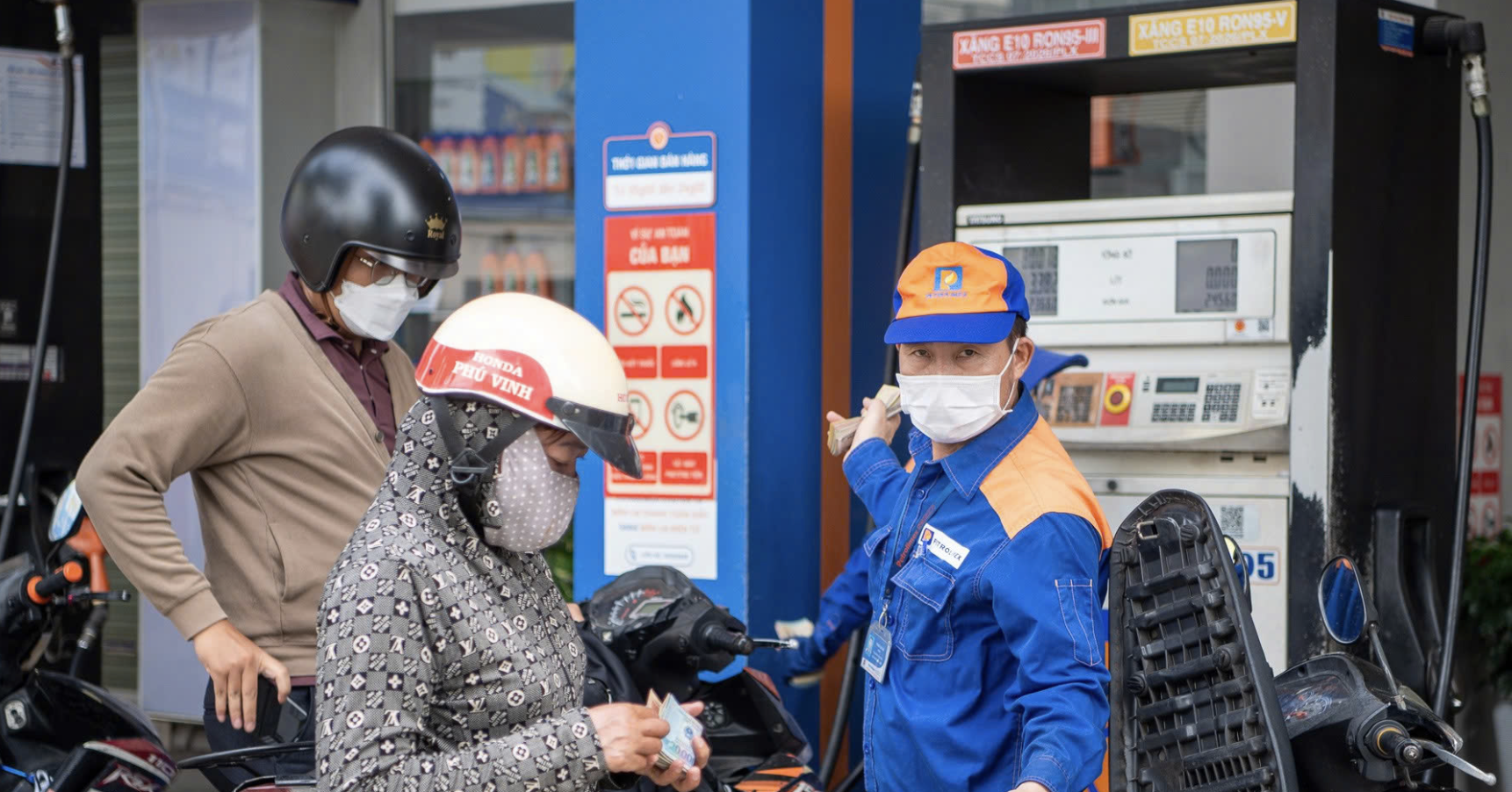 Giá xăng dầu hôm nay 2/7: Thế giới giảm, trong nước chiều nay điều chỉnh
