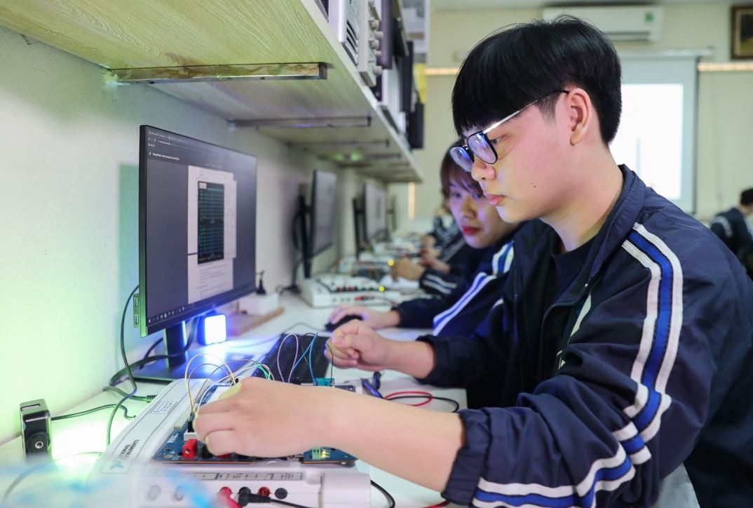 Đại học công nghệ3.JPG
