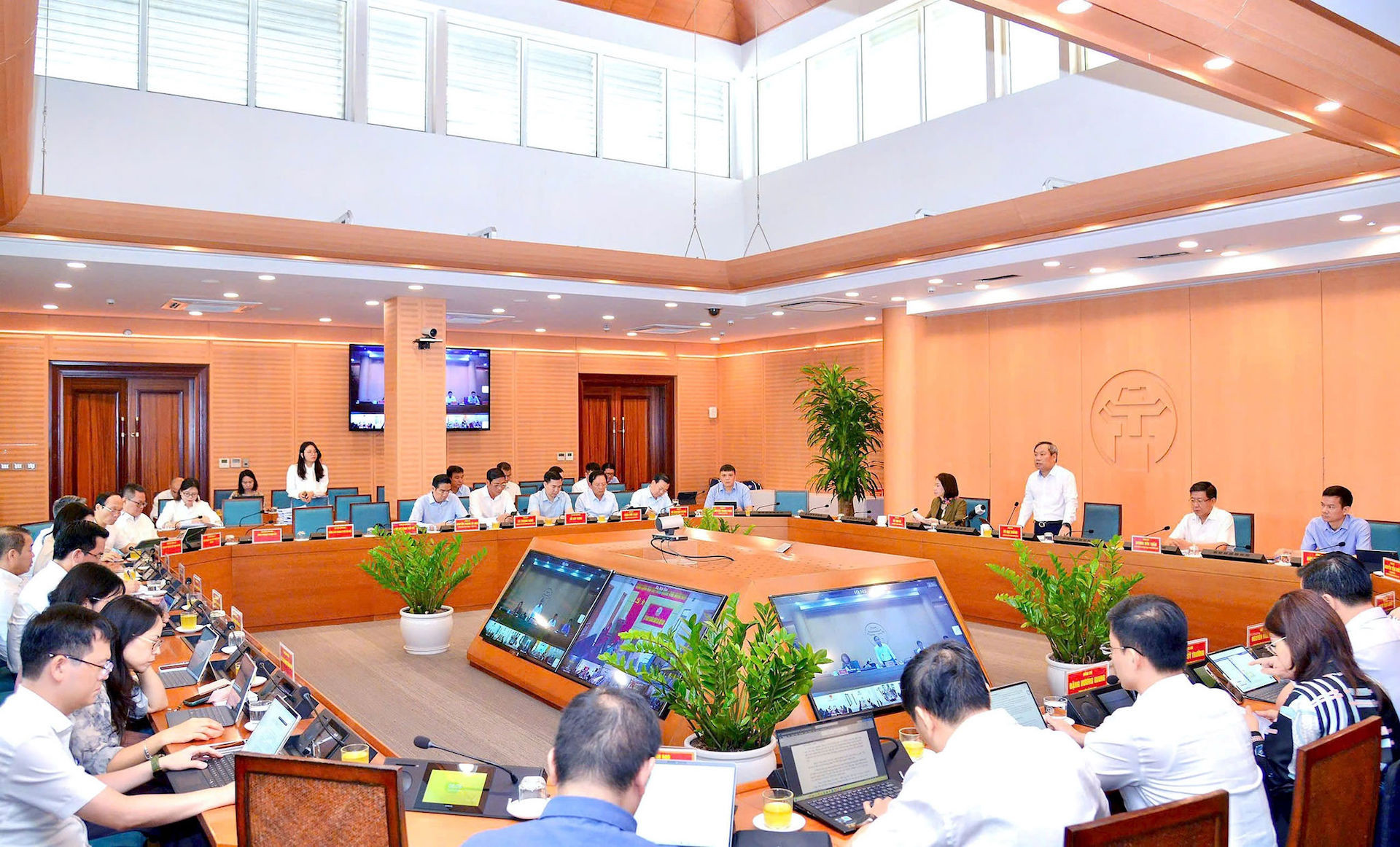Hà Nội họp.jpg