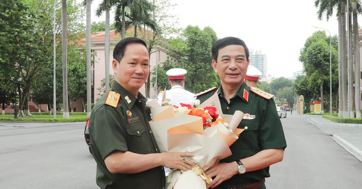 Hai Phó Thủ tướng, Bộ trưởng Quốc phòng Việt