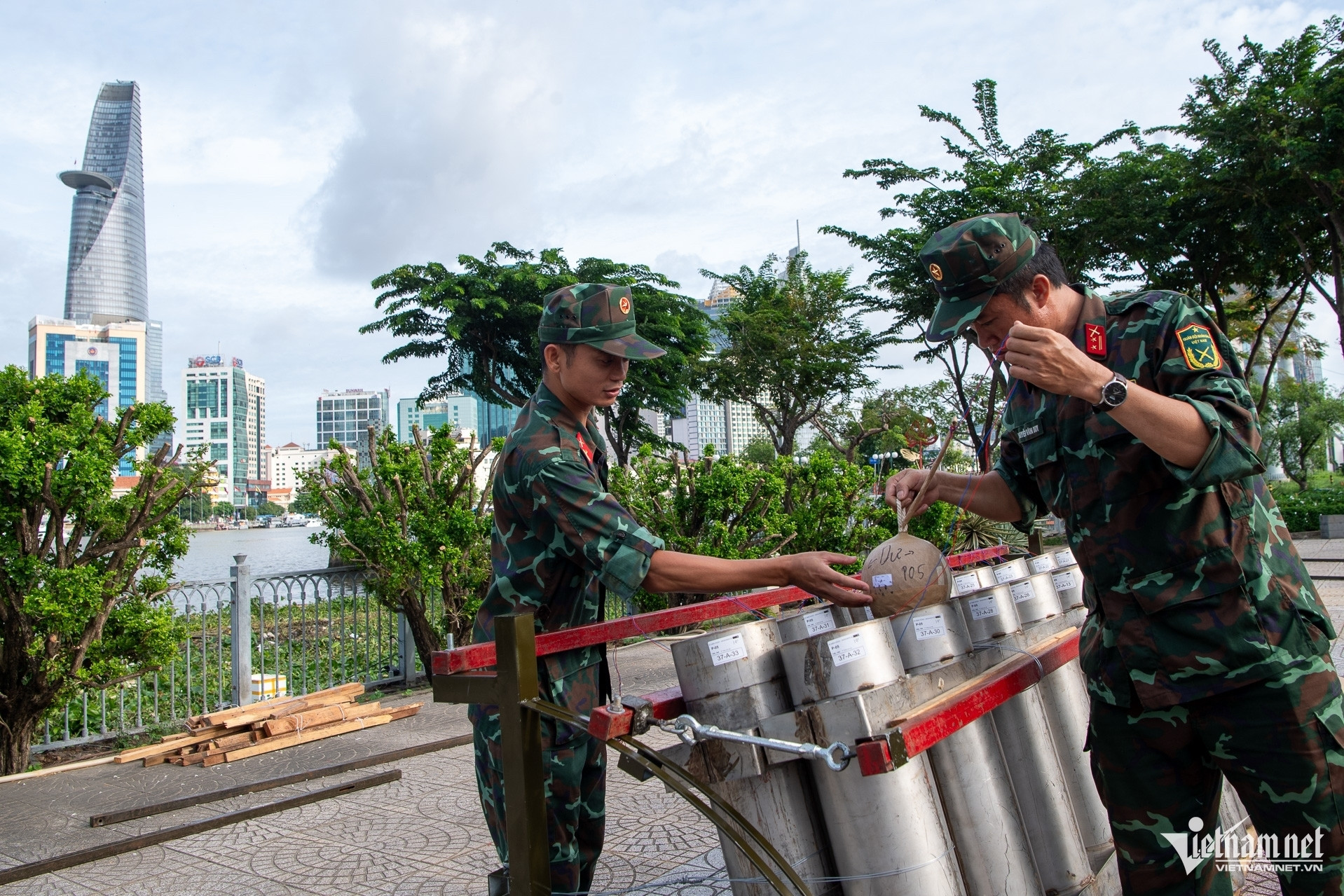 Hàng nghìn quả pháo hoa sẵn sàng rực sáng mừng 50 năm thành phố mang tên Bác