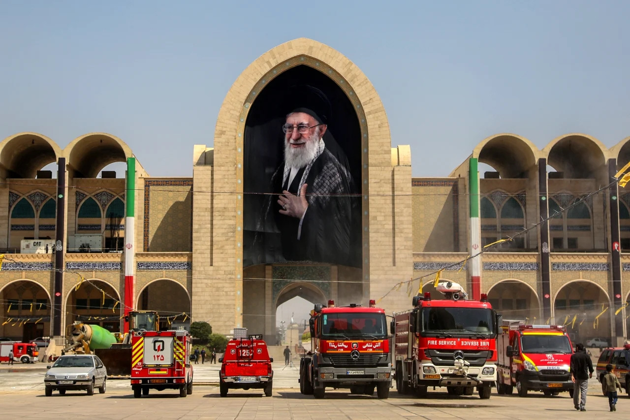 Iran hoãn đàm phán để an táng cố lãnh tụ tối cao, cảnh cáo Mỹ và Israel