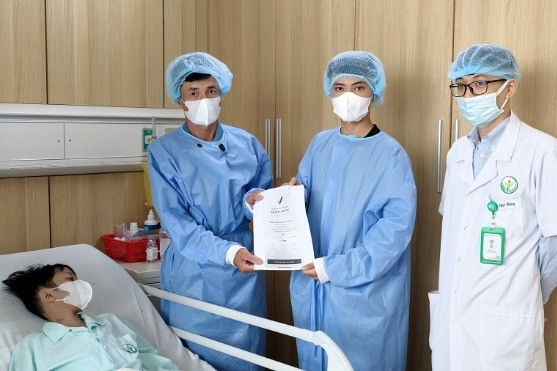Mất mẹ sau tai nạn, nam sinh san sẻ hơn 319 triệu đồng giúp các hoàn cảnh khác