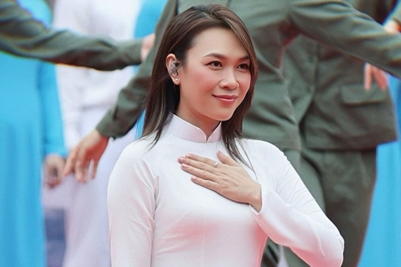 Mỹ Tâm nổi bật ở Dinh Độc Lập, Quang Lê thăm biệt thự của Lệ Quyên