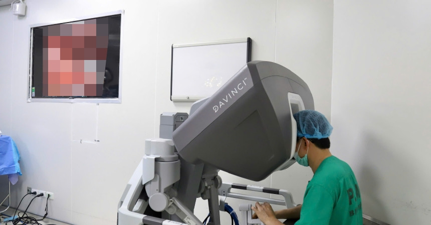 "Phổ cập" phẫu thuật robot trong điều trị ung thư tại Việt Nam
