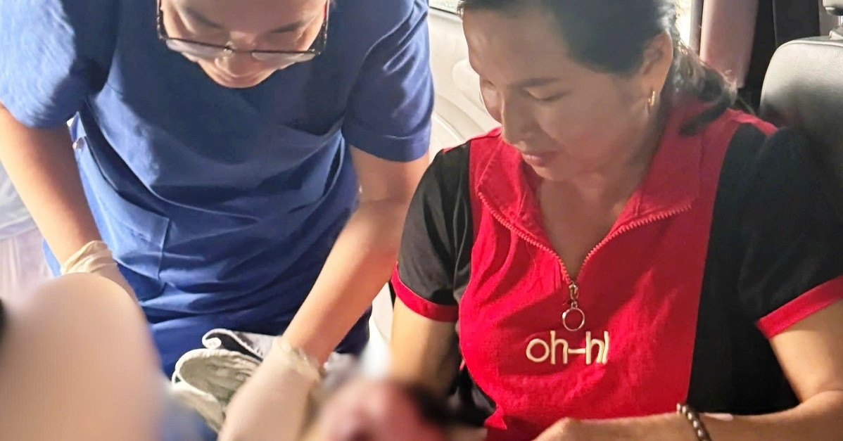 Sản phụ sinh con trên ô tô ở Ninh Bình