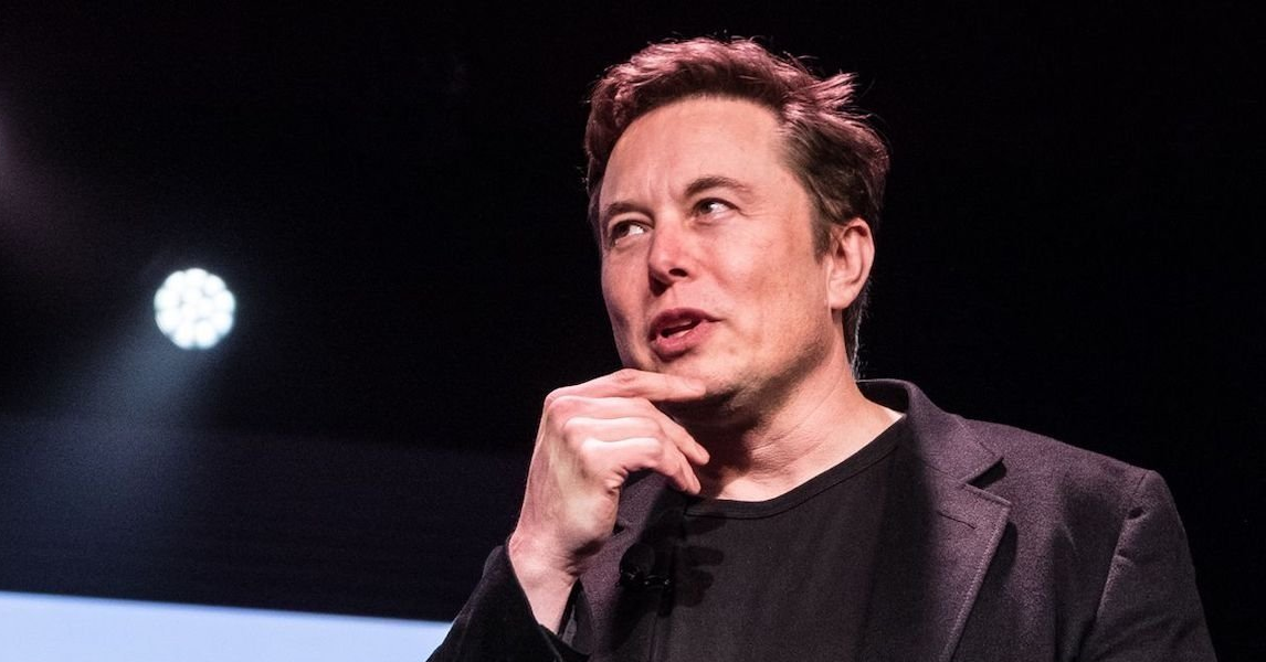 SpaceX của Elon Musk phát triển phần cứng AI bí ẩn mỏng hơn iPhone?