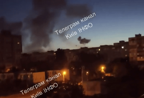 Thủ đô Ukraine chìm trong khói lửa vì cuộc tấn công dữ dội của Nga