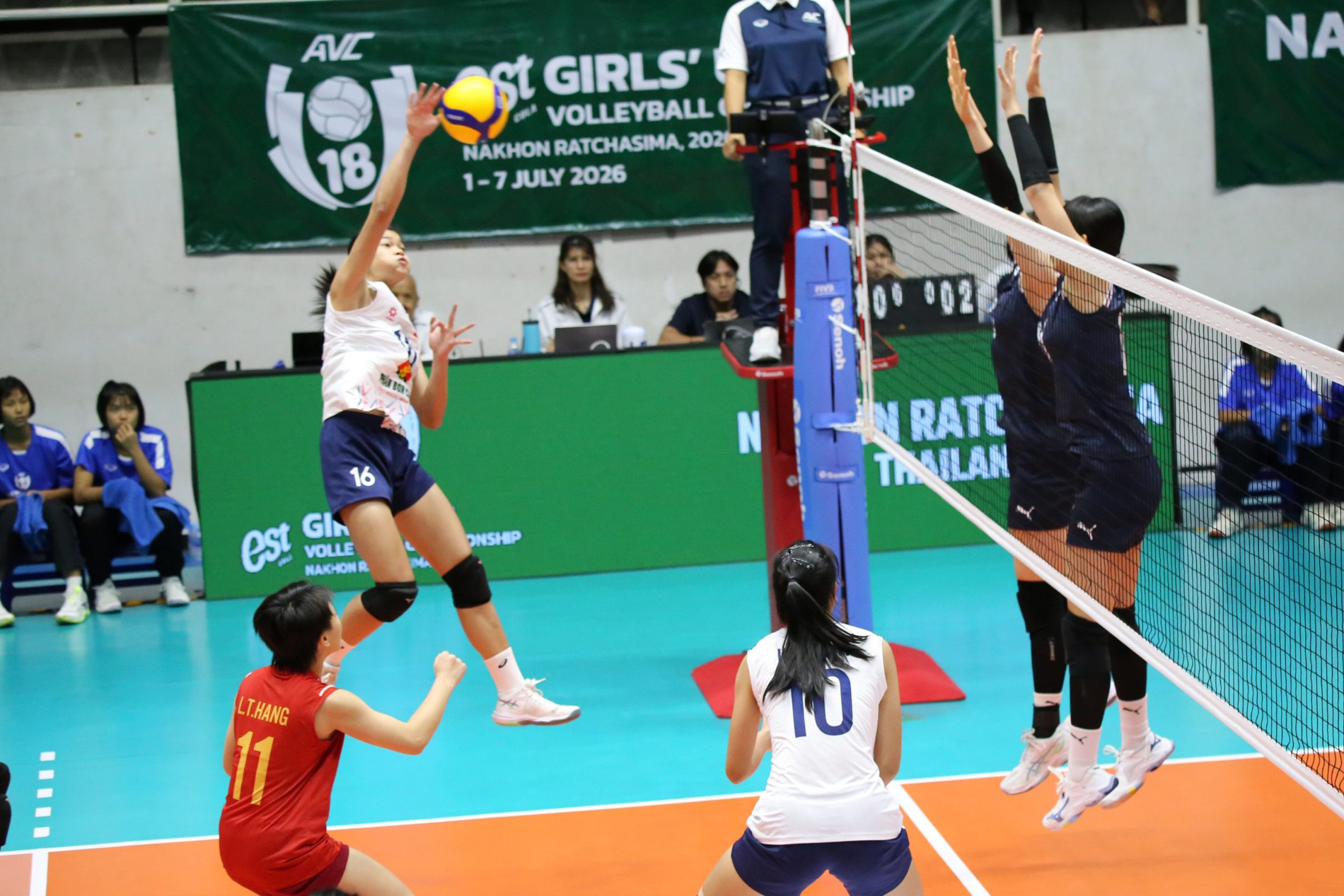 tuyen bong chuyen u18 nu viet nam han quoc 1.jpg
