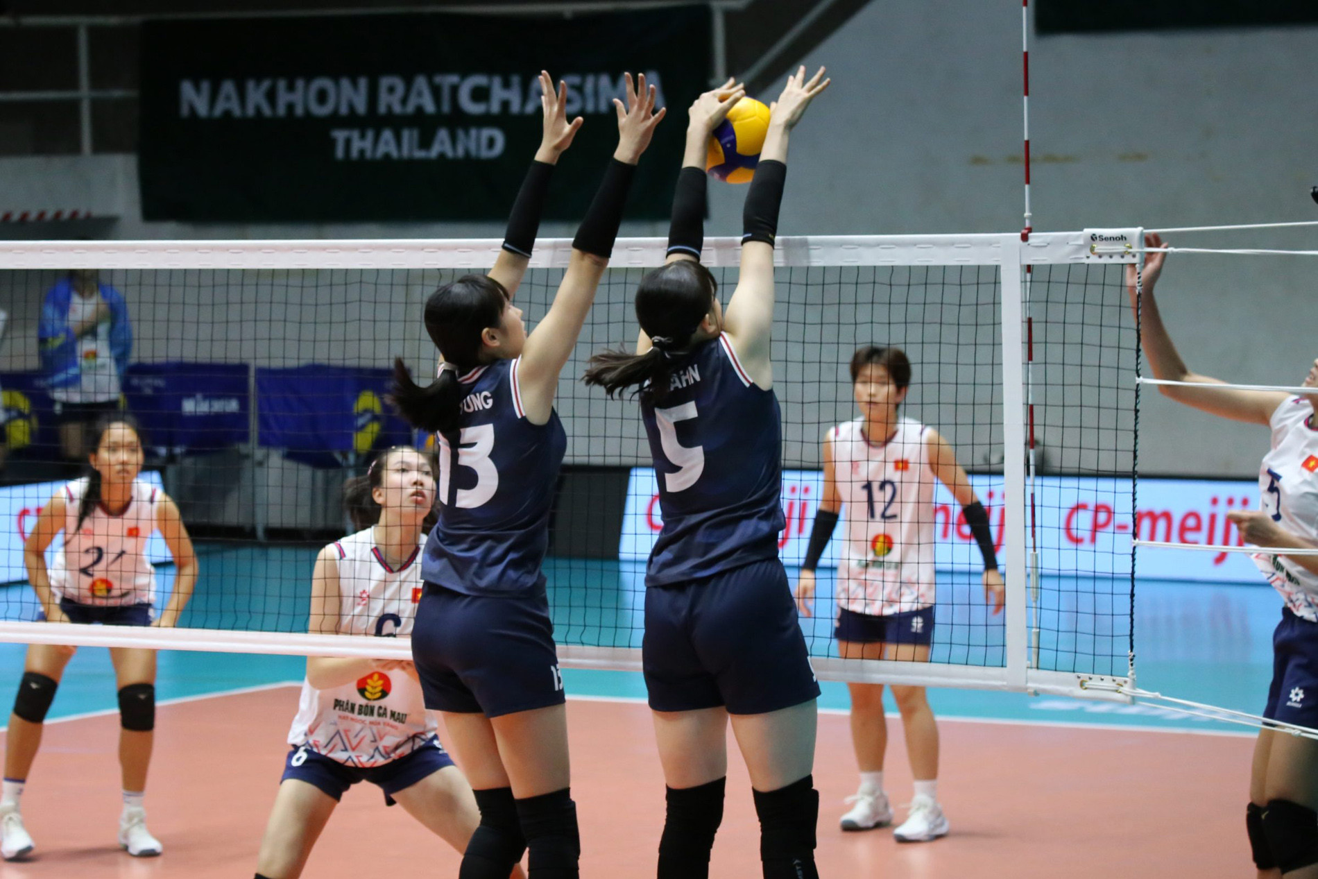 tuyen bong chuyen u18 nu viet nam han quoc 7.jpg