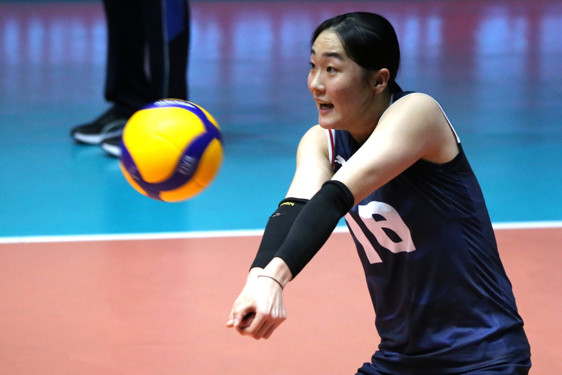 tuyen bong chuyen u18 nu viet nam han quoc 8.jpg