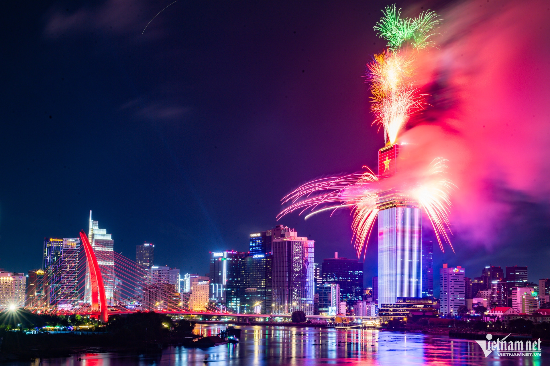 https://static-images.vnncdn.net/vps_images_publish/000001/000003/2026/7/2/w-phao-hoa-tphcm-nguyen-hue-16-3263.jpg