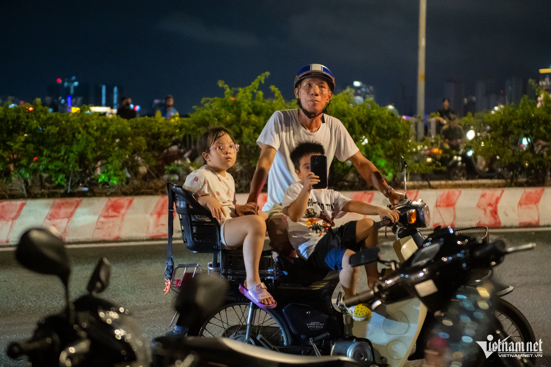 W-pháo hoa TPHCM   Nguyễn Huế 17.jpg