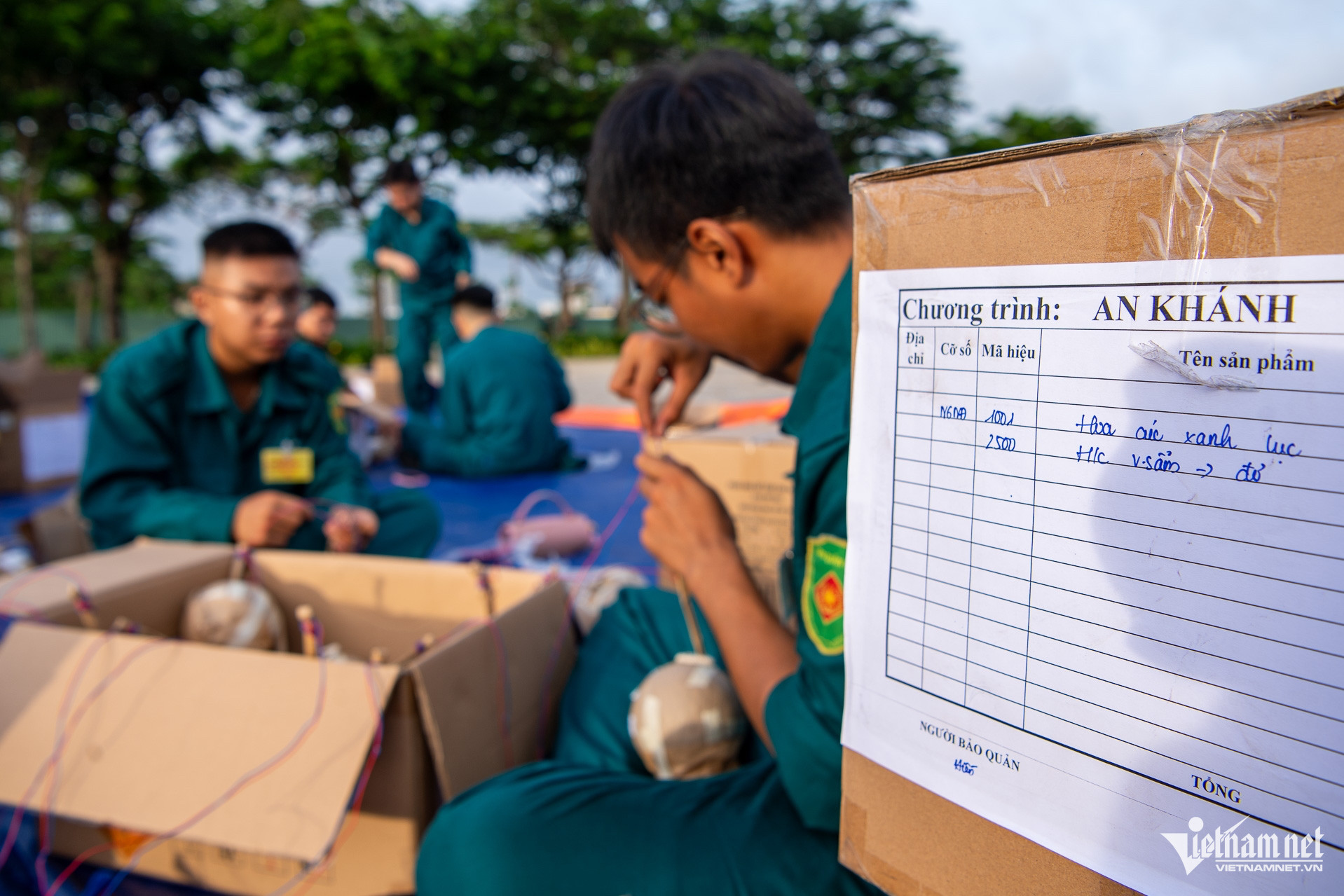 W-Trận địa pháo hoa kỉ niệm 50 năm    Tuấn Hùng 3.jpg