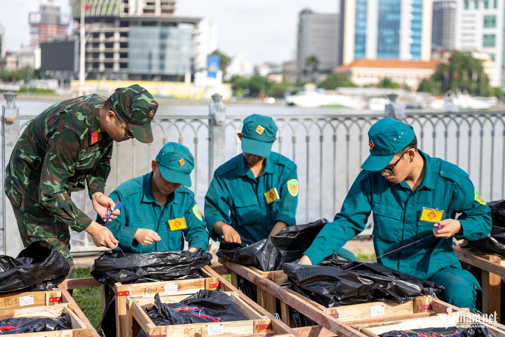 W-Trận địa pháo hoa kỉ niệm 50 năm    Tuấn Hùng 35.jpg