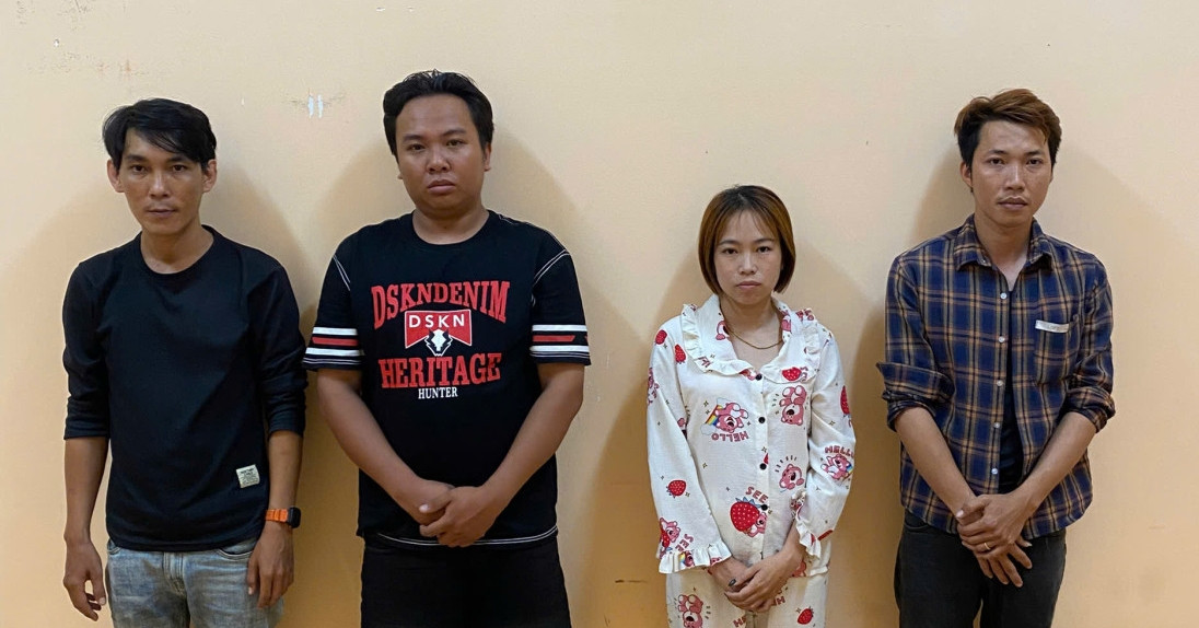 Bạn nhiều lần gạ vợ đi nhà nghỉ, người đàn ông rủ đồng bọn dàn cảnh bắt ghen
