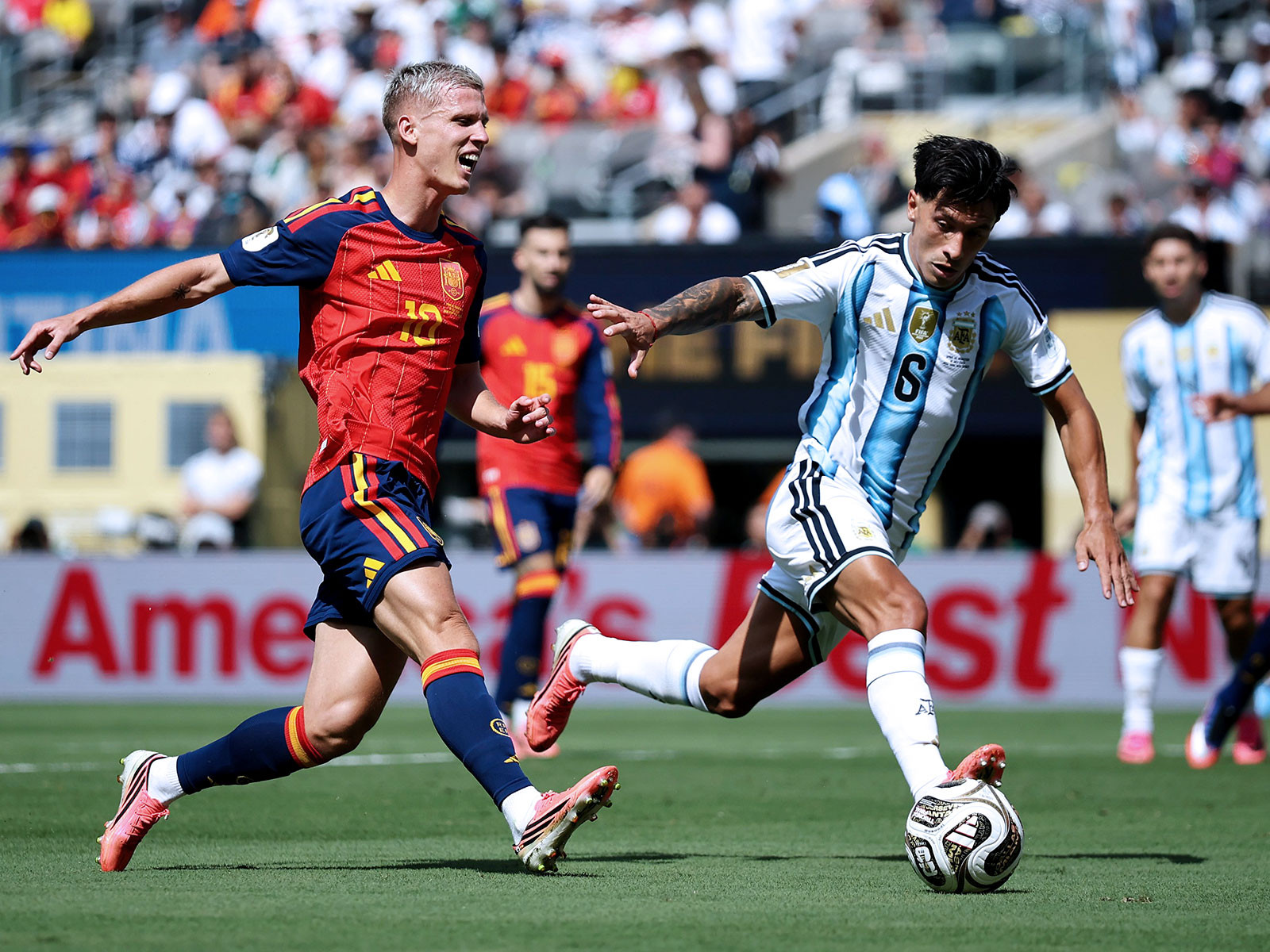 Lisandro Martinez Tay Ban Nha Argentina.jpg