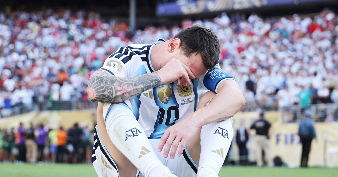 Messi khóc nức nở khi Argentina thua chung kết World Cup