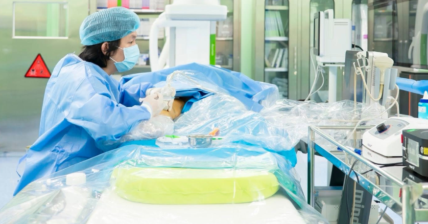 Nam thanh niên bất ngờ gục giữa cuộc họp giao ban sáng, suýt vỡ mạch máu não
