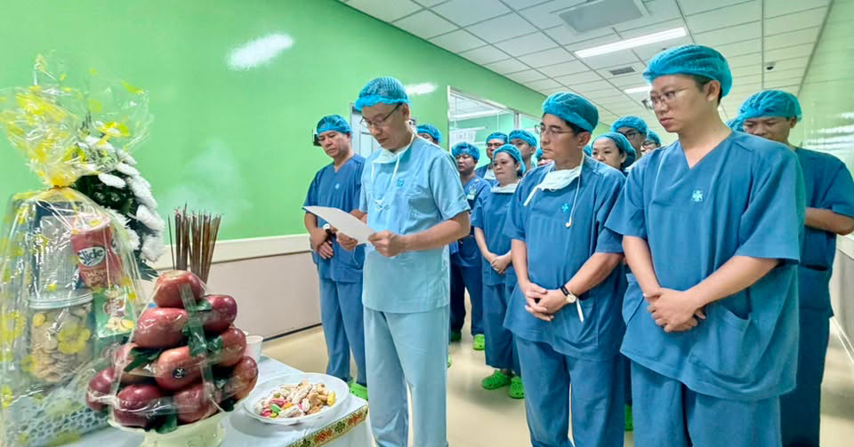Phó giám đốc bệnh viện và các bác sĩ tri ân nữ sinh qua đời do đột quỵ