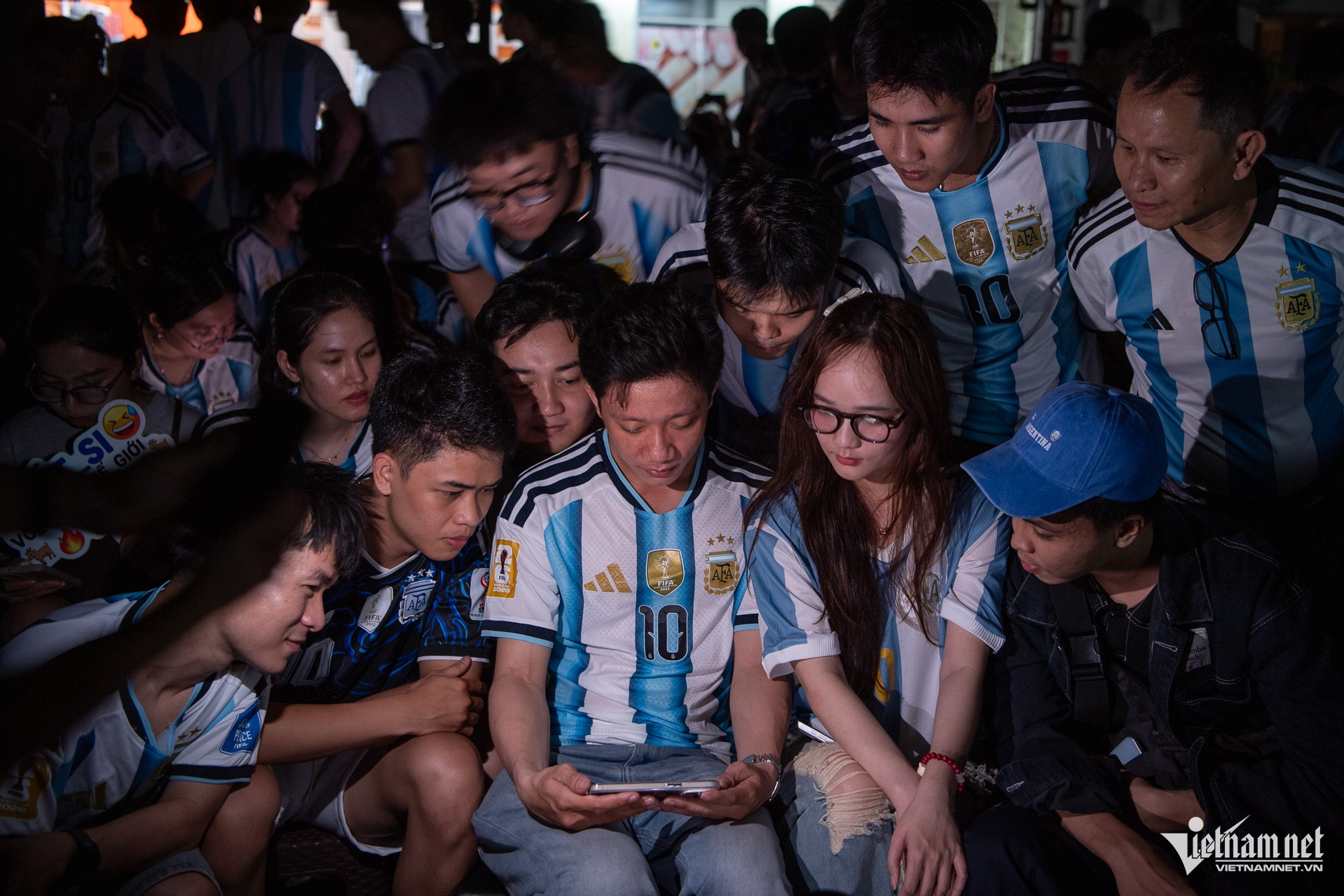 W-Người dân xem chung kết worldcup  Tuấn Hùng 33.jpg