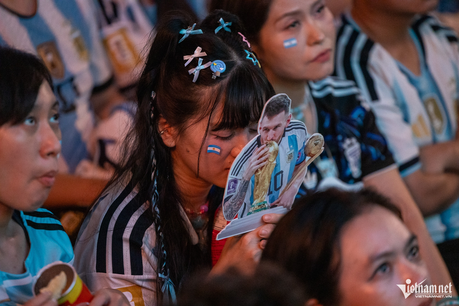 W-Người dân xem chung kết worldcup  Tuấn Hùng 46.jpg