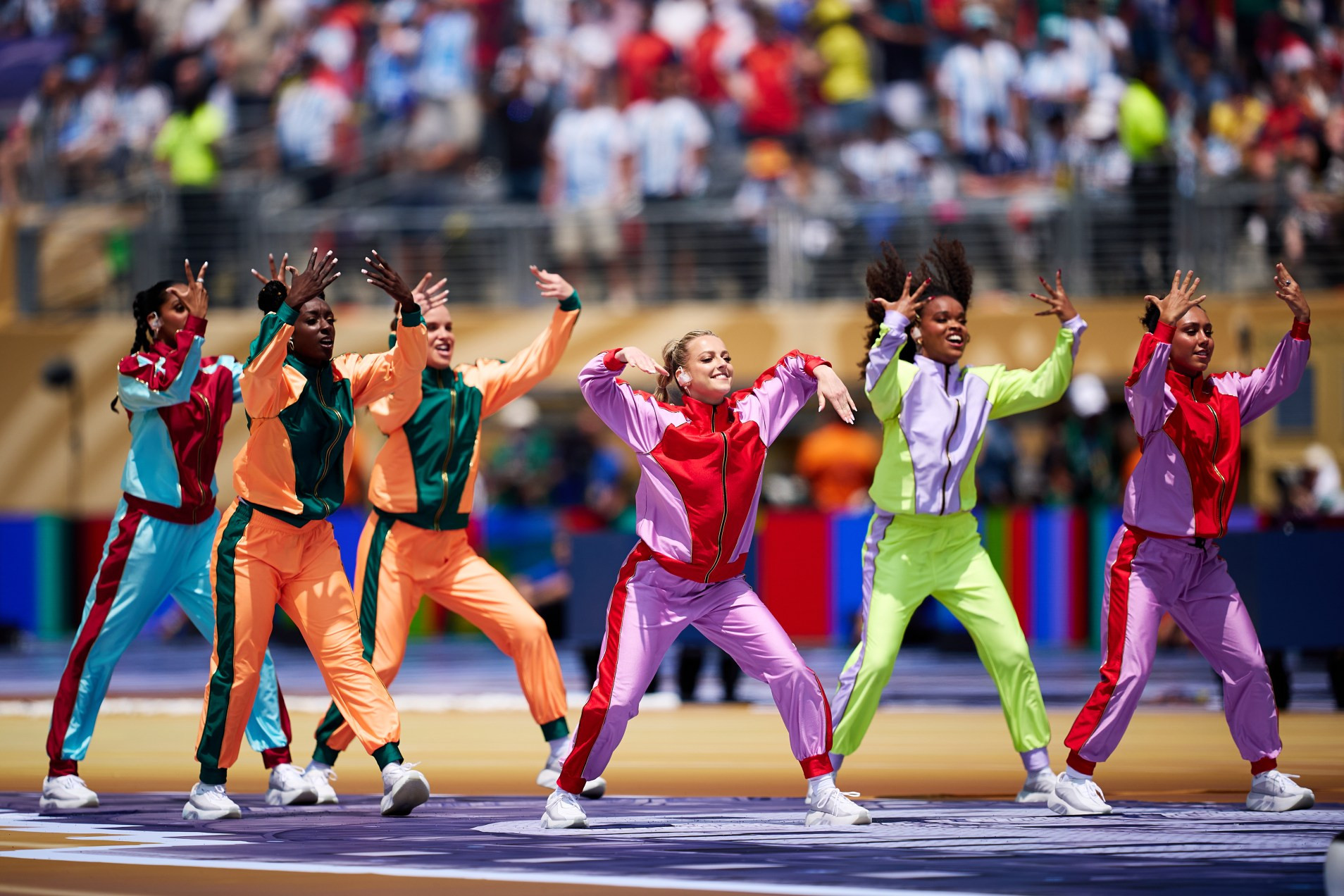 www_thesun_co_uk performers perform closing ceremony fifa 1096375347 (1).jpg