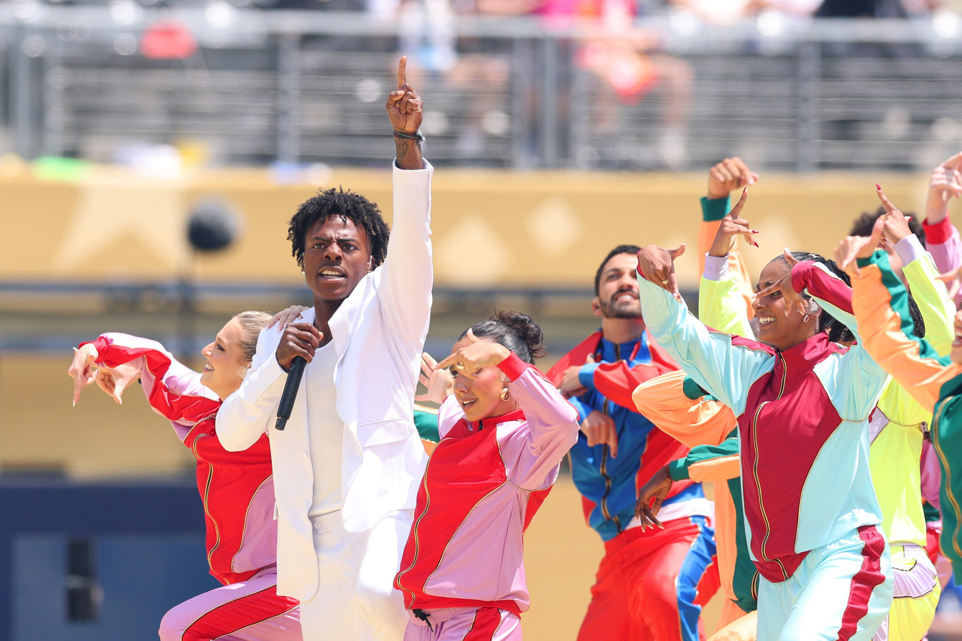 www_thesun_co_uk performers perform closing ceremony fifa 1096375347.jpg