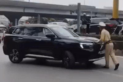 Bản tin trưa 21/7: Danh tính tài xế ô tô ủn CSGT để bỏ chạy ở Hà Nội