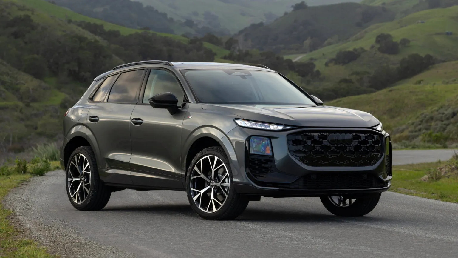 Audi Q3_S_line_quattro_US Version 2026 wallpaper 1536x864.webp