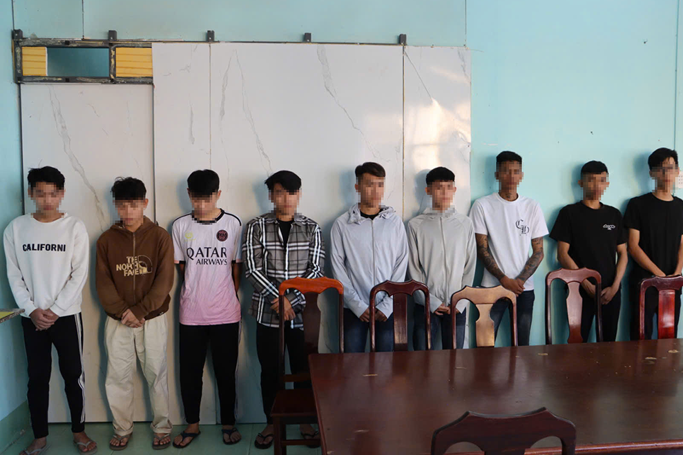 Khởi tố 32 thanh thiếu niên hỗn chiến trên đường phố ở An Giang