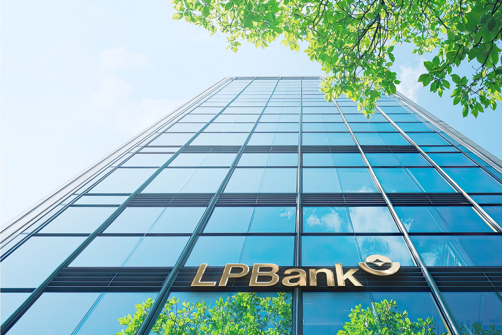 LPBank báo lãi gần 6.000 tỷ đồng, thu ngoài lãi tăng 33%