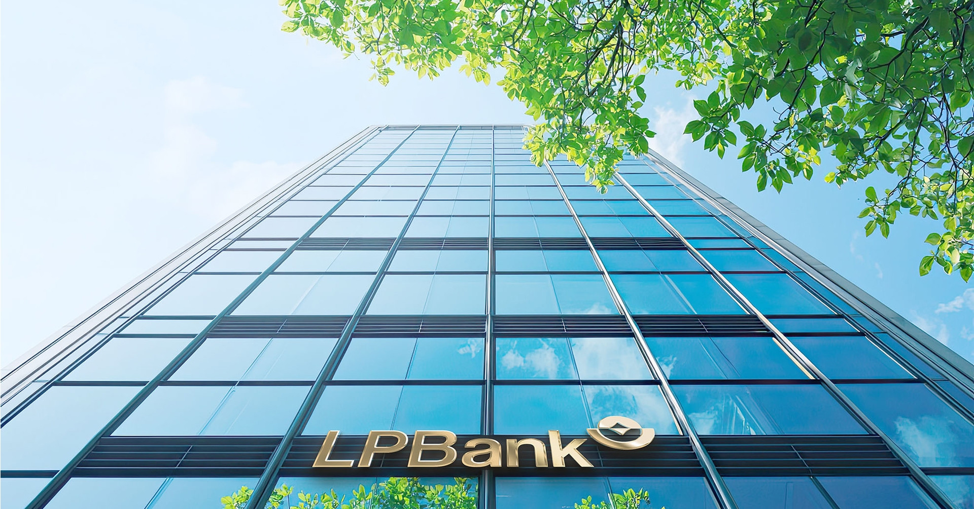 LPBank báo lãi gần 6.000 tỷ đồng, thu ngoài lãi tăng 33%