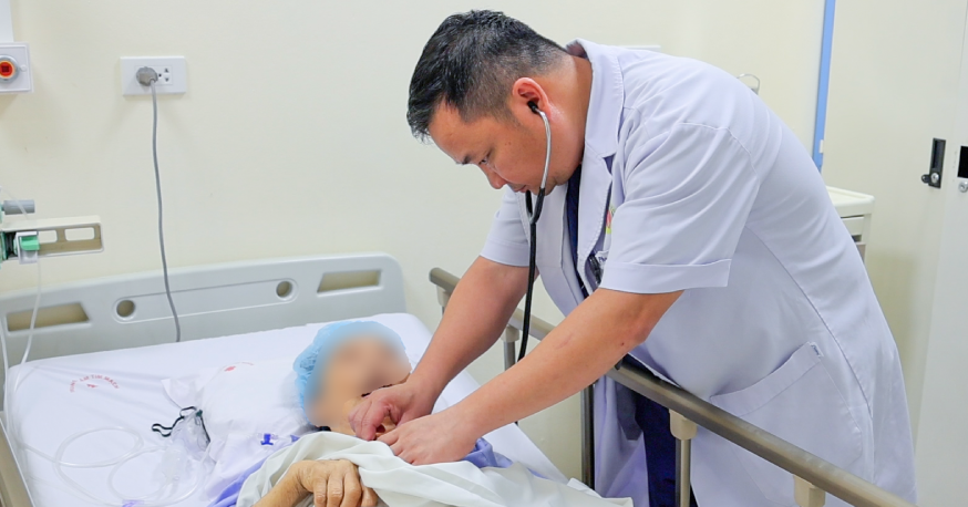 Người phụ nữ đột ngột gục ngã phải cấp cứu, sự sống chỉ tính bằng phút