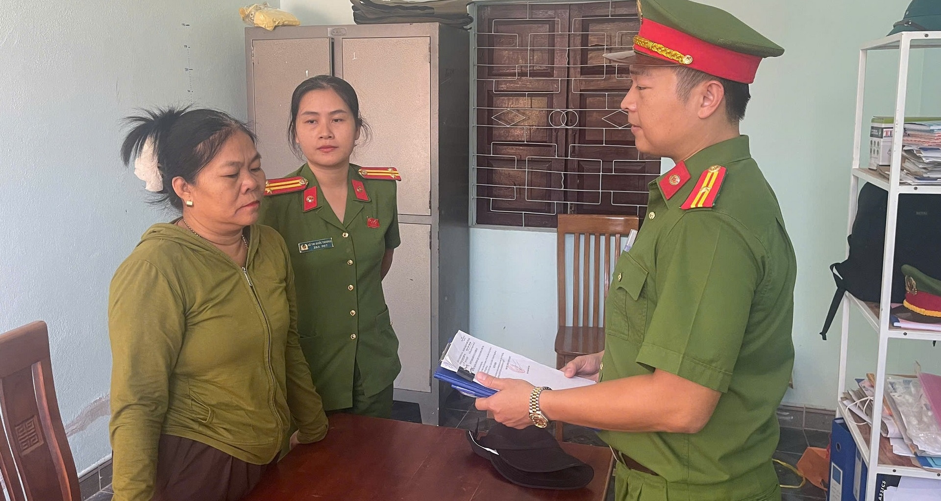 Nhờ &amp;apos;thầy bói&amp;apos; lấy lại 10 tỷ đồng bị lừa, người phụ nữ mất thêm 179 triệu đồng