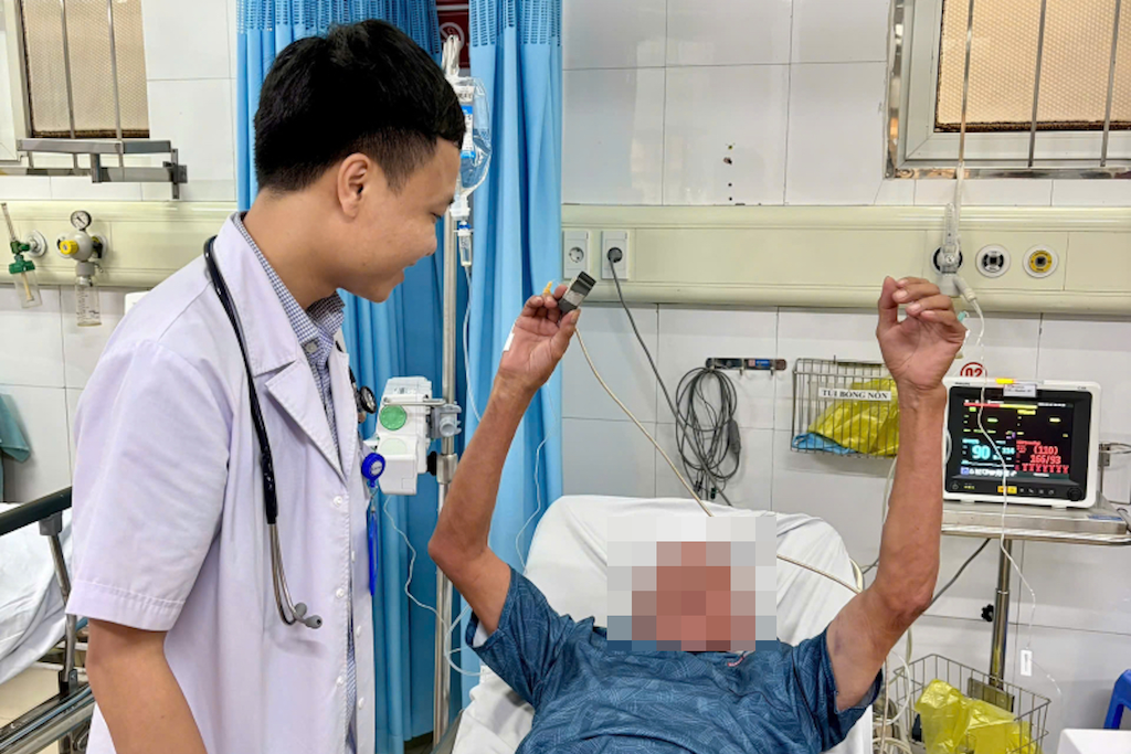 Tận dụng từng phút cấp cứu người đàn ông đột quỵ, 1 giờ sau hết liệt nửa người