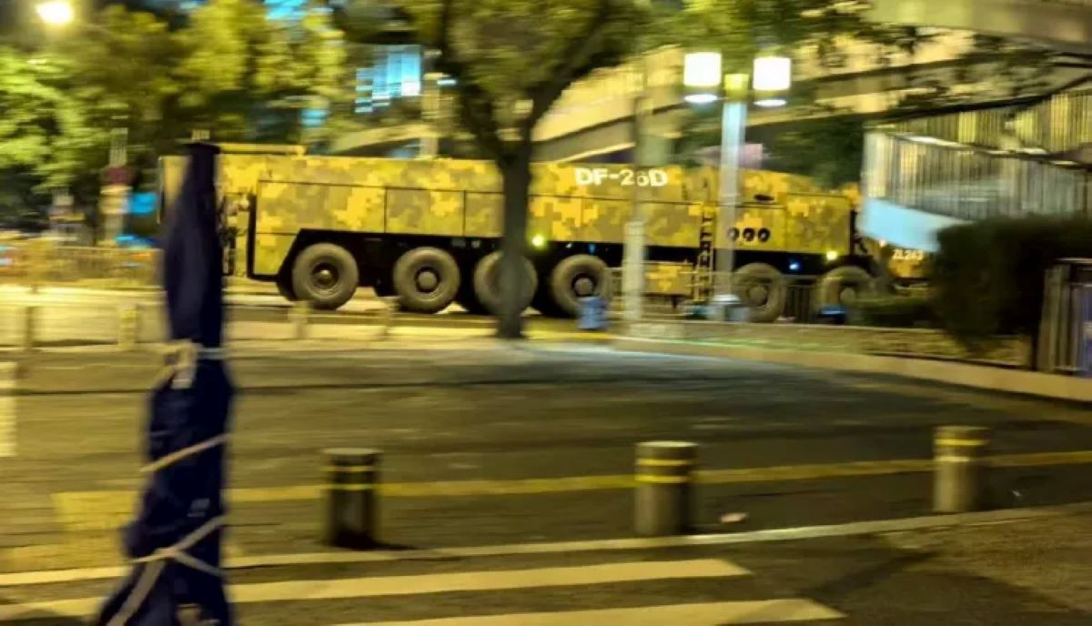 Tên lửa DF 26D 1.jpg