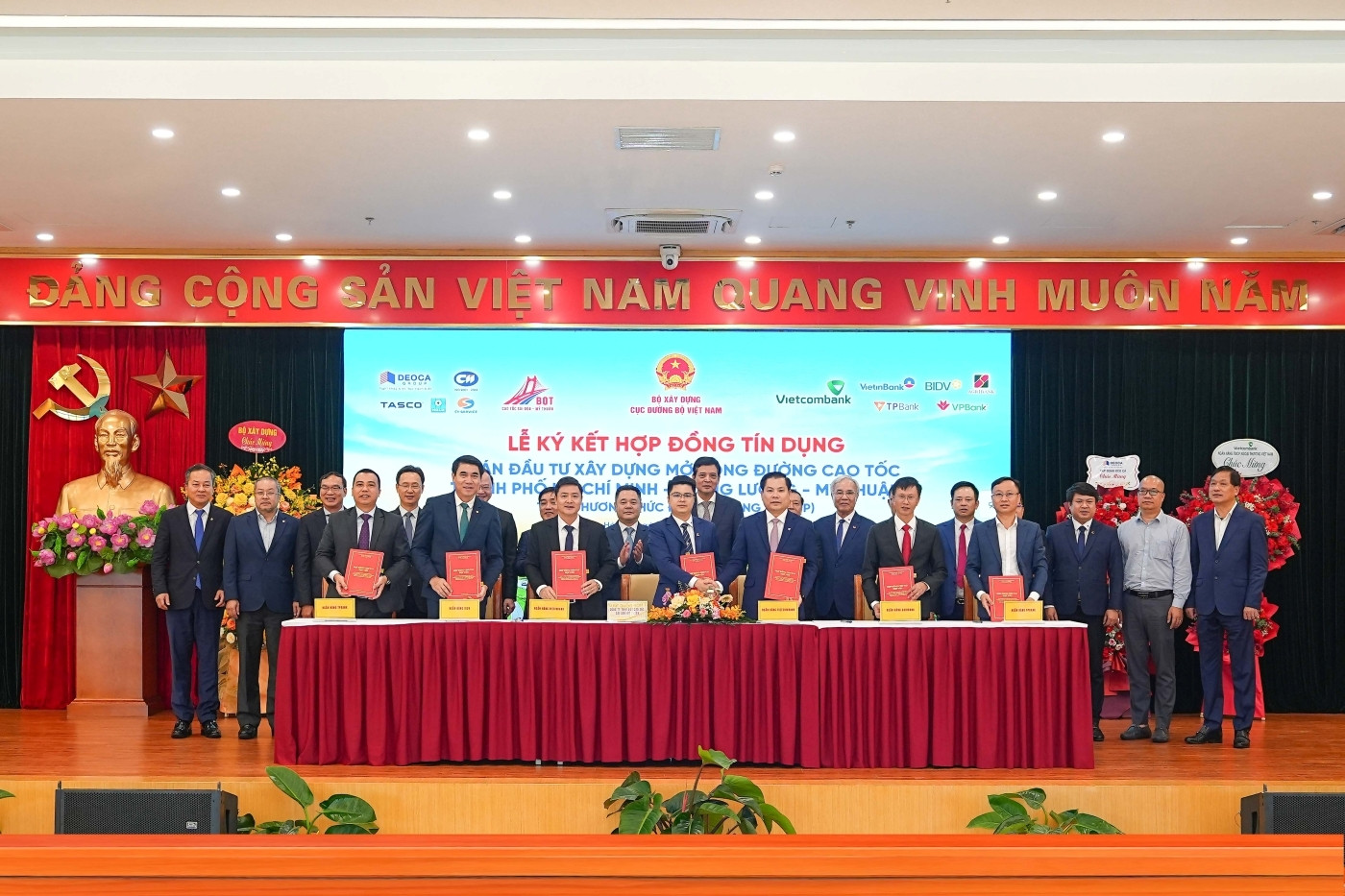 Vietcombank rót vốn mở rộng cao tốc TP.HCM - Trung Lương - Mỹ Thuận