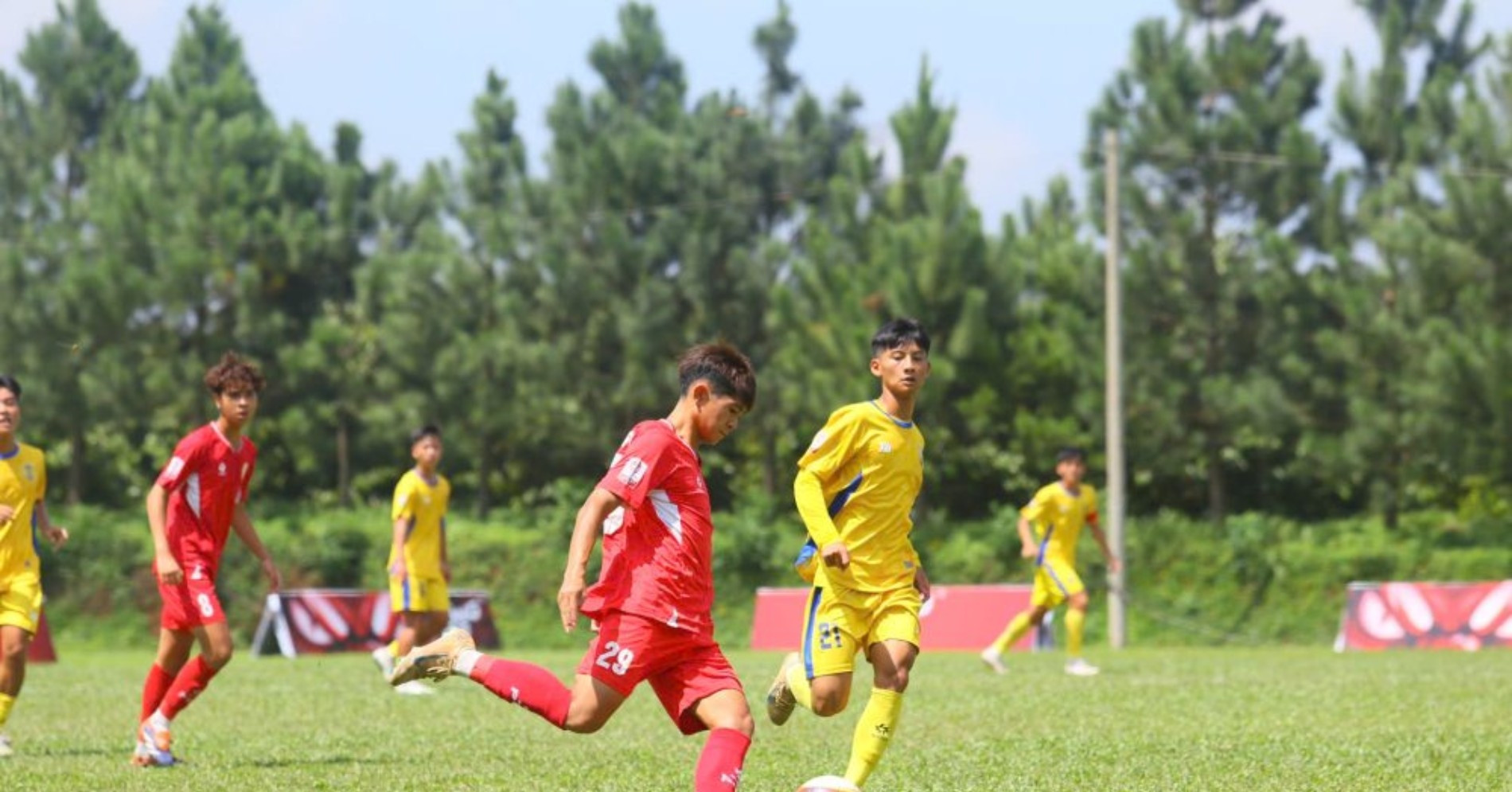 Xác định 8 đội bóng vào tứ kết U17 quốc gia 2026