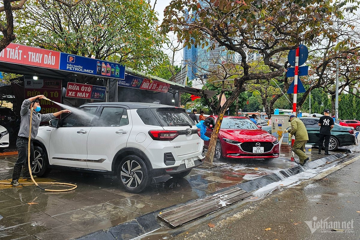 Kỹ sư ô tô cảnh báo không nên kéo phanh tay ngay sau khi rửa xe
