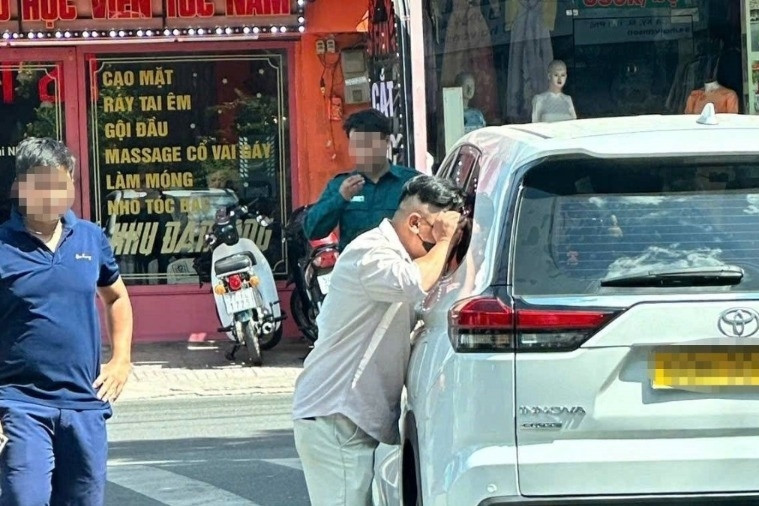 Nam tài xế tử vong trong ô tô khoá kín cửa