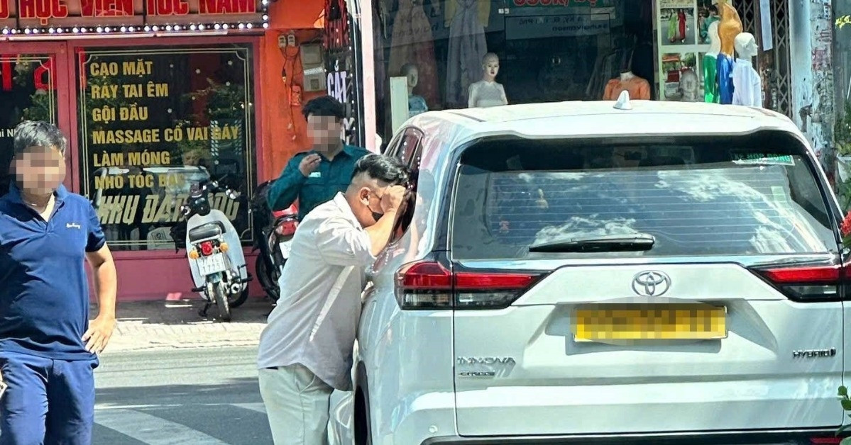 Nam tài xế tử vong trong ô tô khoá kín cửa