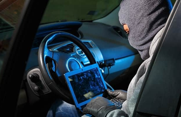 Nguy cơ ô tô bị hack đánh cắp dữ liệu khi cập nhật phần mềm qua mạng