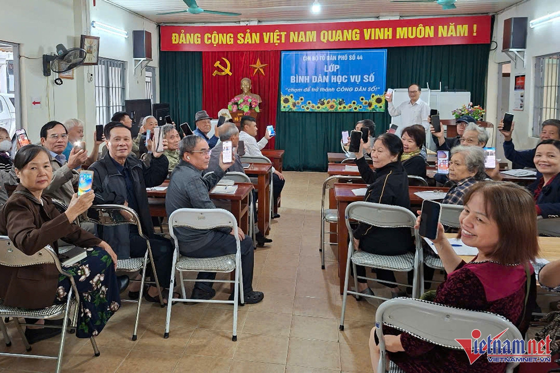 W-mo hinh thon to dan pho so Ha Noi.jpg