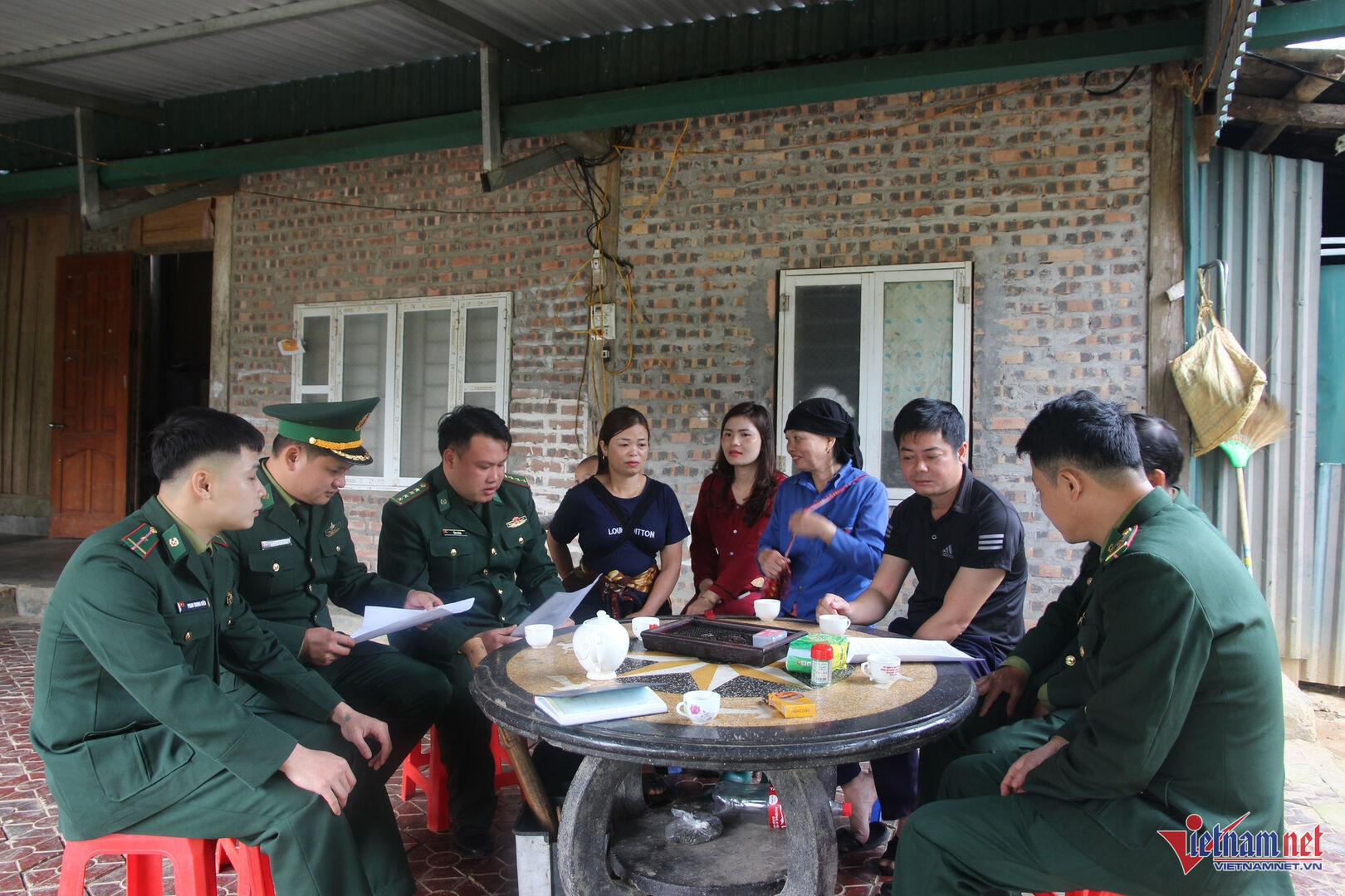 W-Tăng cường tuyên truyền để người dân vùng sâu, vùng xa hiểu và nắm được các thủ đoạn của tội phạm mua bán người.jpg