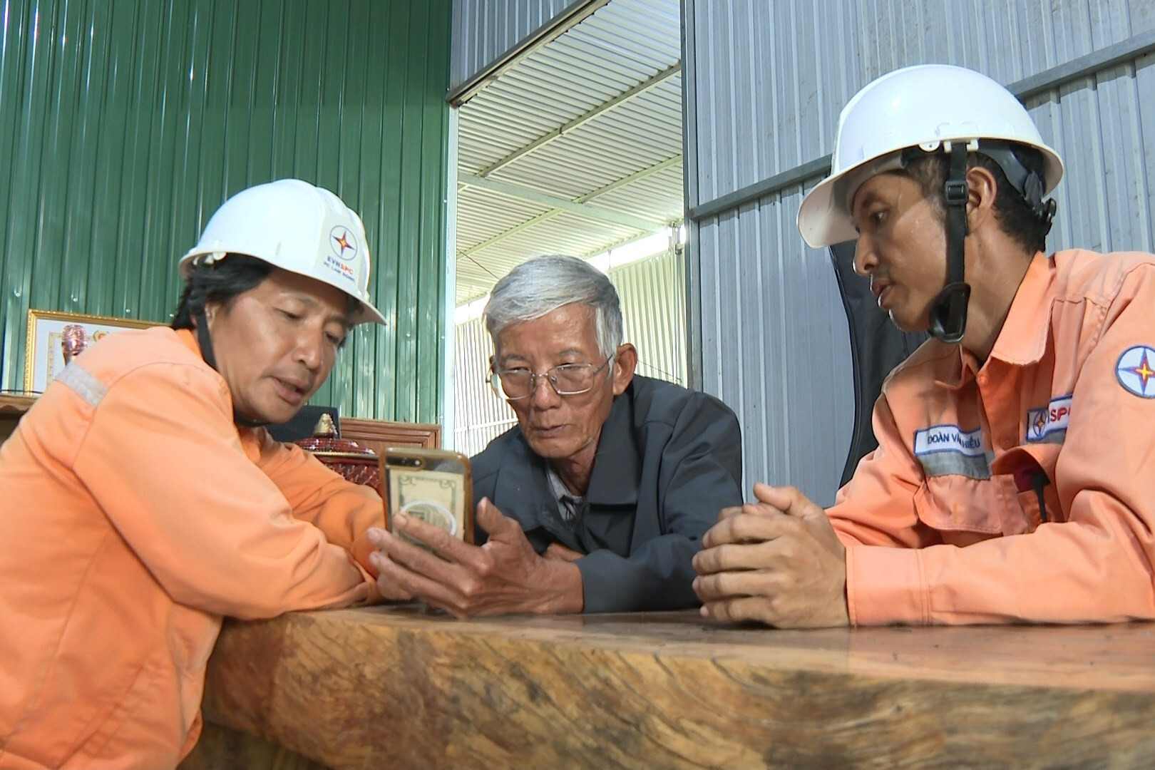 Xã biên giới Lâm Đồng thay đổi diện mạo nhờ ‘cú hích’ điện lưới quốc gia