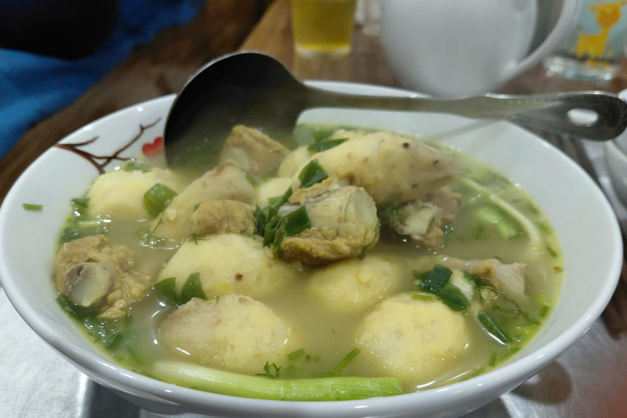 3 nhóm người nên hạn chế ăn canh xương